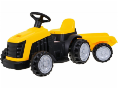 Traktor se žlutým přívěsem