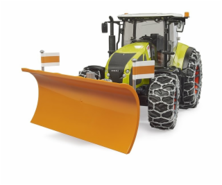 Bruder Claas Axion 950 se sněhovými řetězy a radlicí pluh...