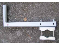 CSAT KBV500+2Z5M konzola na stožár délka 22cm - odsazení 50cm