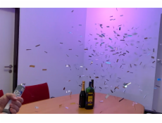 Párty konfety vystřelovací 20 cm, červené