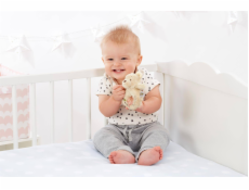 Chrastítko Rainbow Design Limited plyšové, Medvídek Pú 