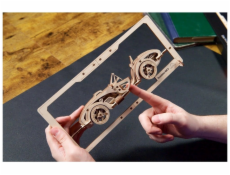 Ugears 2.5D dřevěné mechanické puzzle Roadster MK3