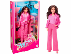  Barbie Signature The Movie - America Ferrera jako panenka Gloria pro film v třídílném kalhotovém kostýmku v růžové barvě, figurka na hraní