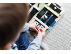Hračka Small Foot Motorická deska se spojovacími a vázacími prvky 