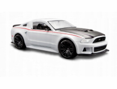 Maisto Ford Mustang Street Racer bílý kompozitní model v měřítku 1:24